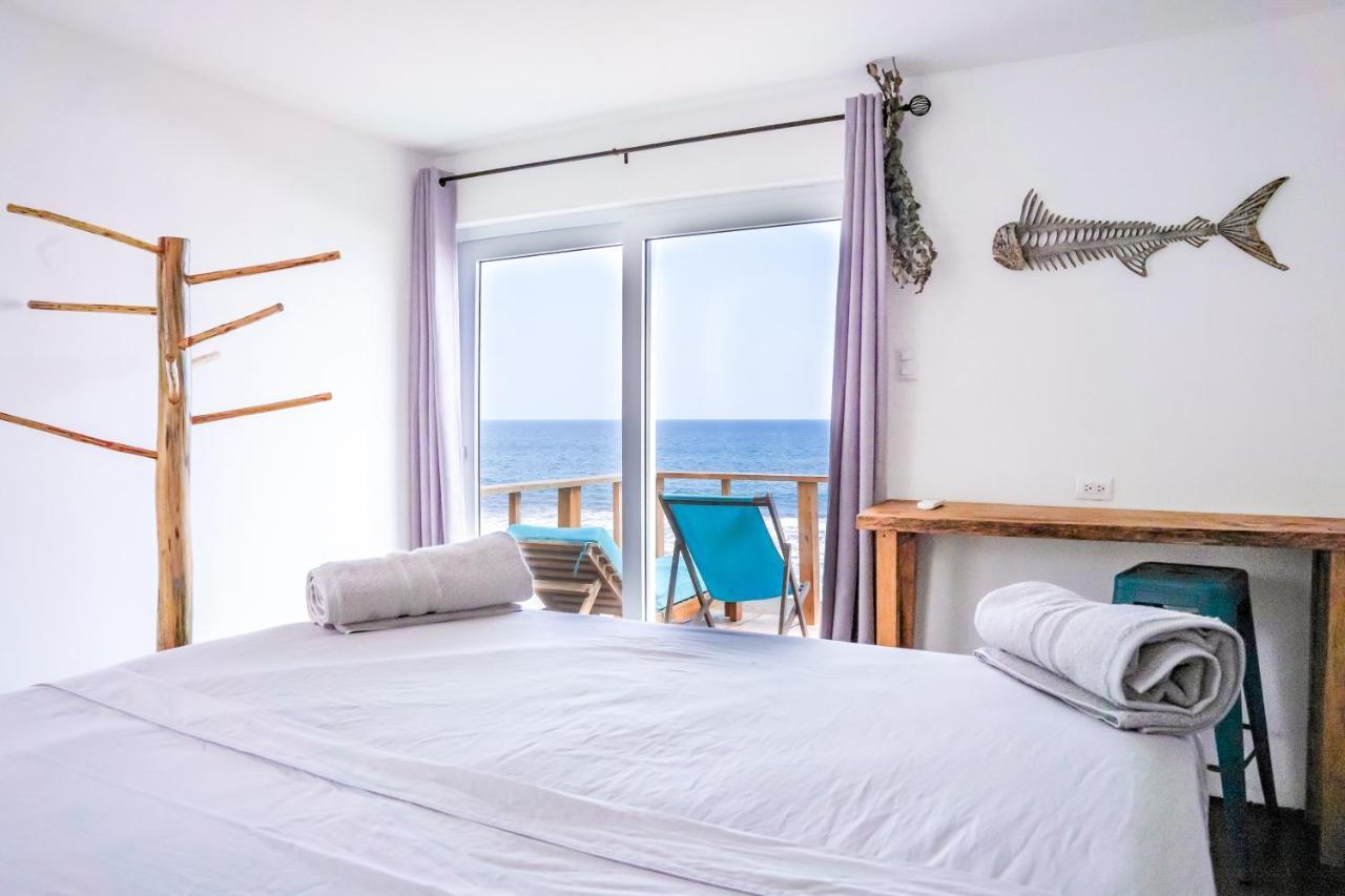 Black Sand Beachhouse Monterrico Ngoại thất bức ảnh