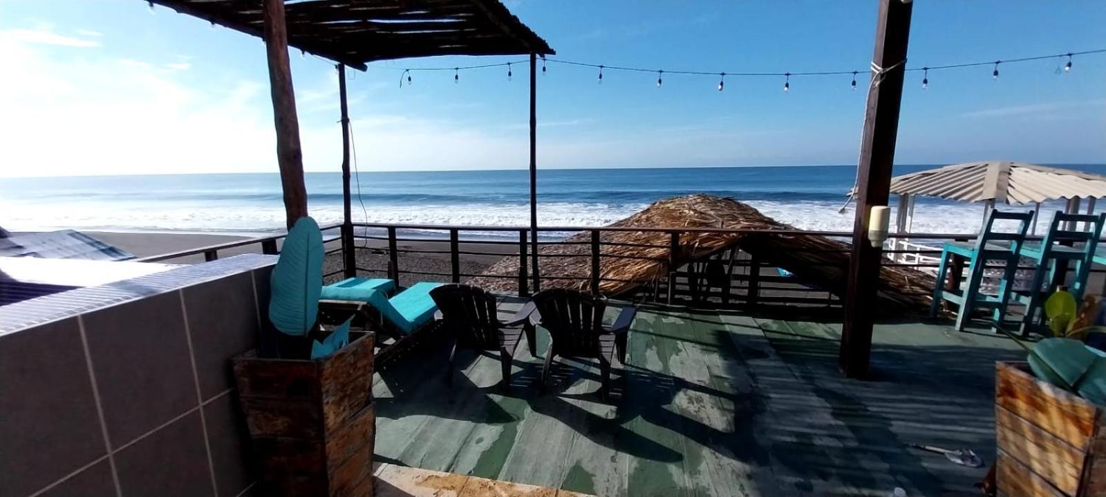 Black Sand Beachhouse Monterrico Ngoại thất bức ảnh