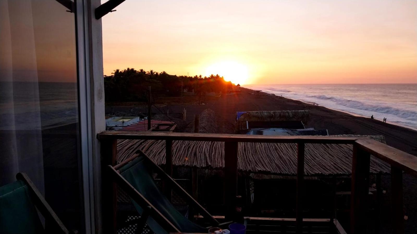 Black Sand Beachhouse Monterrico Ngoại thất bức ảnh